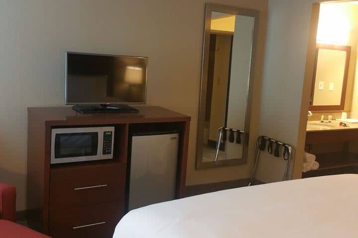 Room 18 of 99