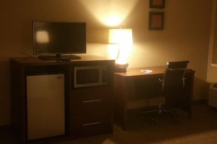 Room 17 of 99