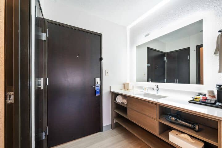 Room 72 of 99