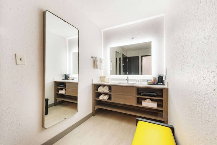Room 60 of 99
